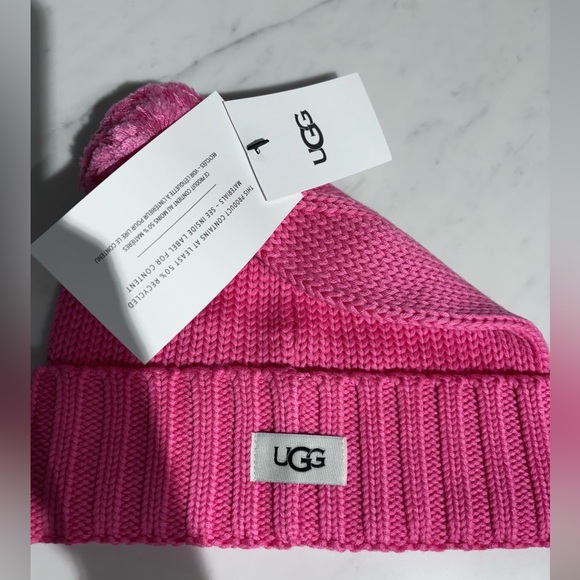 UGG Cuff Hat with yarn Pom-Pom - French Pink - Picture 2 of 5